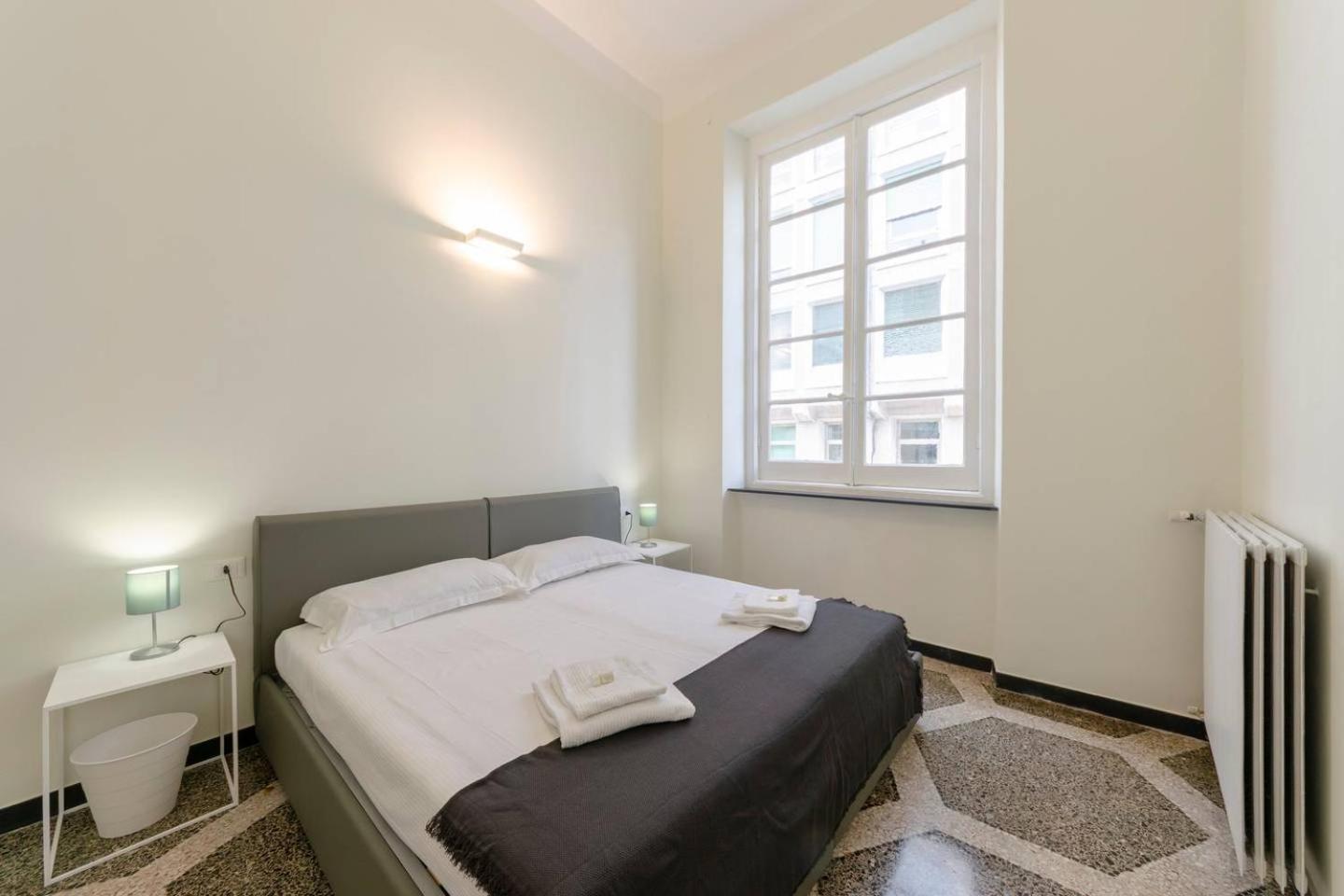 Апартаменти Joivy Elegant Flat For 7, In The Heart Of Генуя Екстер'єр фото